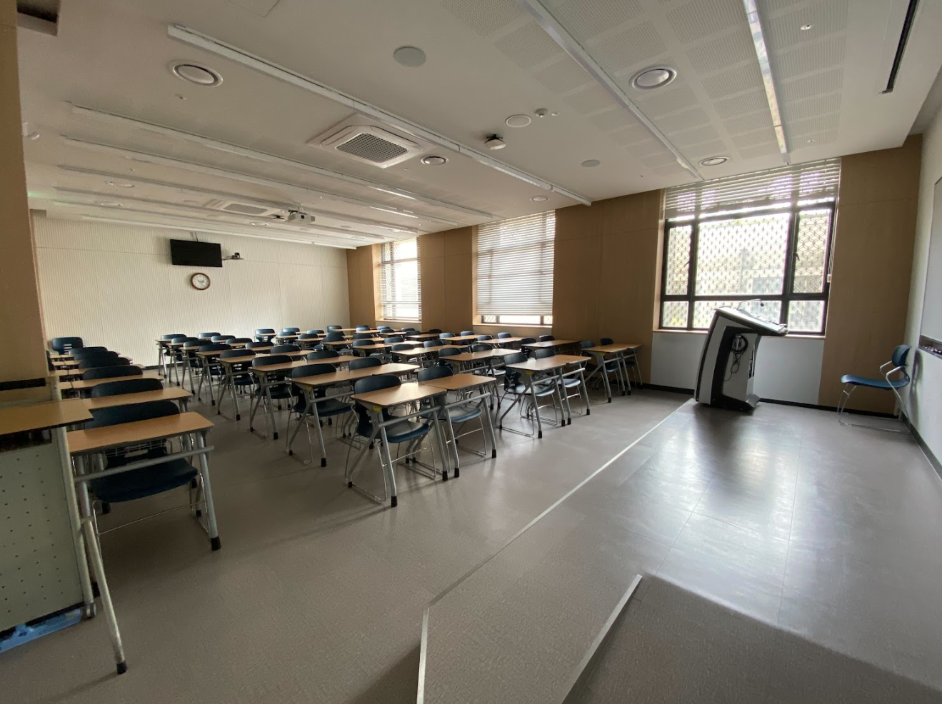 Daewoo Hall B106 lecture room interior